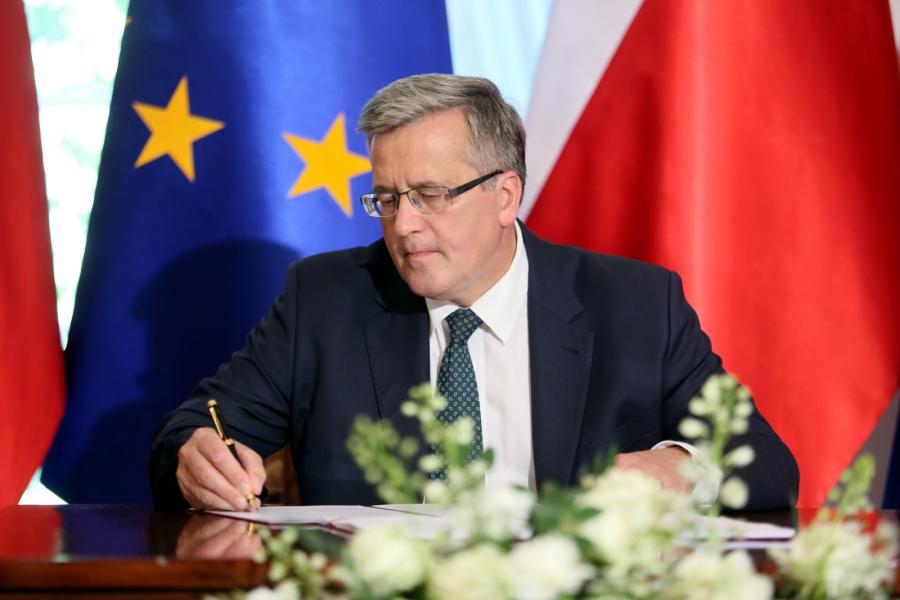 Znalezione obrazy dla zapytania komorowski podpisał
