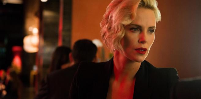 Charlize Theron jako Elaine Markinson