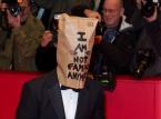 Shia LaBeouf promuje "Nimfomankę" w papierowej torbie na głowie