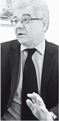 "Zarobki absolwentów Krajowej Szkoły Administracji Publicznej zaczynają się od 4 tys. zł"