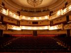 Teatr z natury polityczny