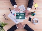 Pracownicy outsourcingu: Tyrający na śmieciówkach, tani, bez szans na podwyżkę