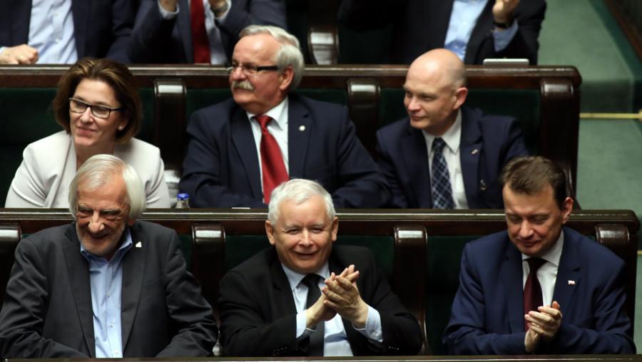 PIS ma poparcie opozycji: Politycy w czasie kryzysu dostaną podwyżki. Pierwsza Dama z pensją. 2 Podobny obraz
